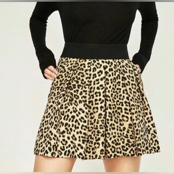 Zara Basic Collections Women's Leopard Print Mini Skirt Skort Shorts Size Large - Picture 1 of 9